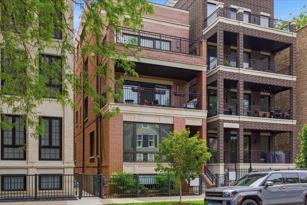 1321 W Wrightwood Avenue 3, Chicago, IL 60614