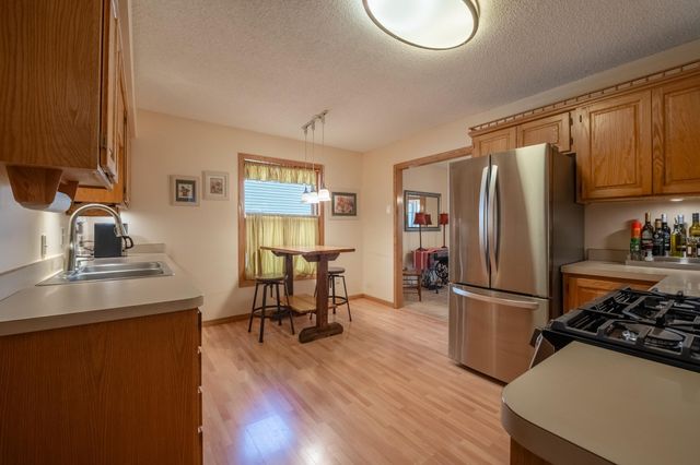 1140 86th Avenue N, Brooklyn Park, MN 55444