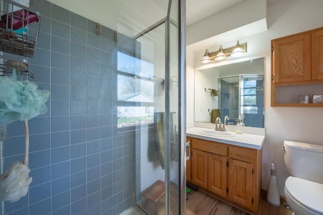 1140 86th Avenue N, Brooklyn Park, MN 55444