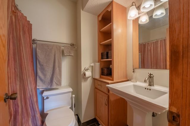 1140 86th Avenue N, Brooklyn Park, MN 55444