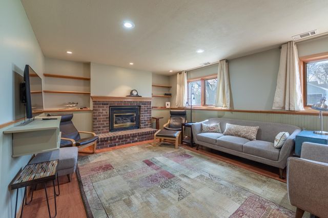 1140 86th Avenue N, Brooklyn Park, MN 55444