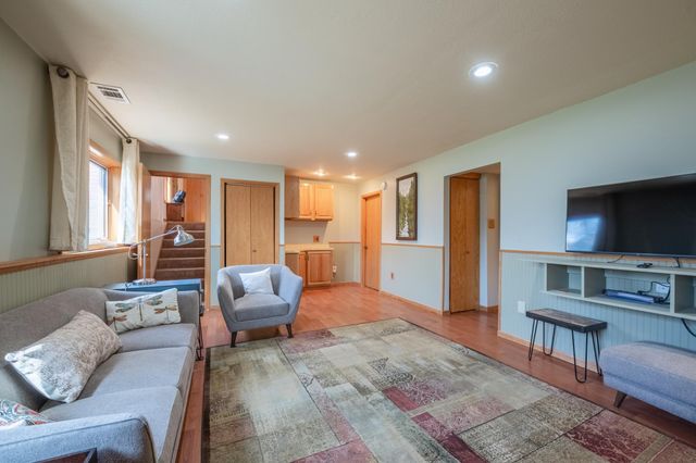 1140 86th Avenue N, Brooklyn Park, MN 55444