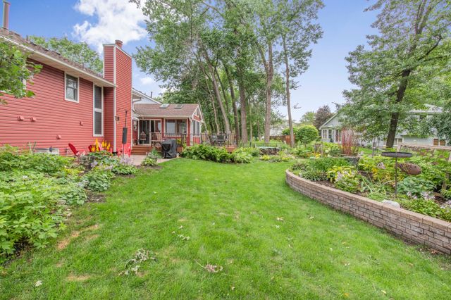 1140 86th Avenue N, Brooklyn Park, MN 55444