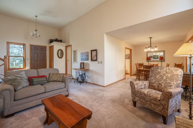 1140 86th Avenue N, Brooklyn Park, MN 55444