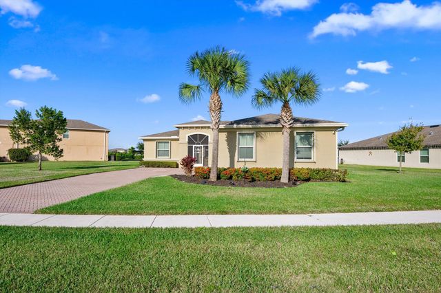 911 Bent Creek Drive, Fort Pierce, FL 34947