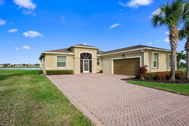 911 Bent Creek Drive, Fort Pierce, FL 34947