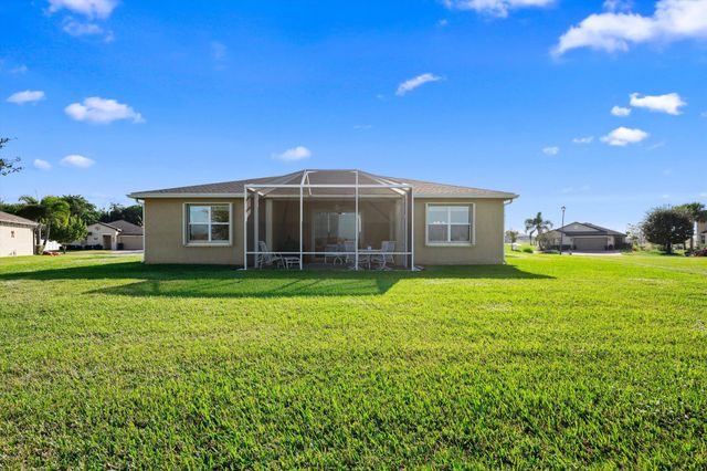 911 Bent Creek Drive, Fort Pierce, FL 34947