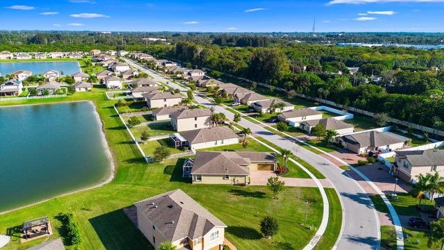 911 Bent Creek Drive, Fort Pierce, FL 34947