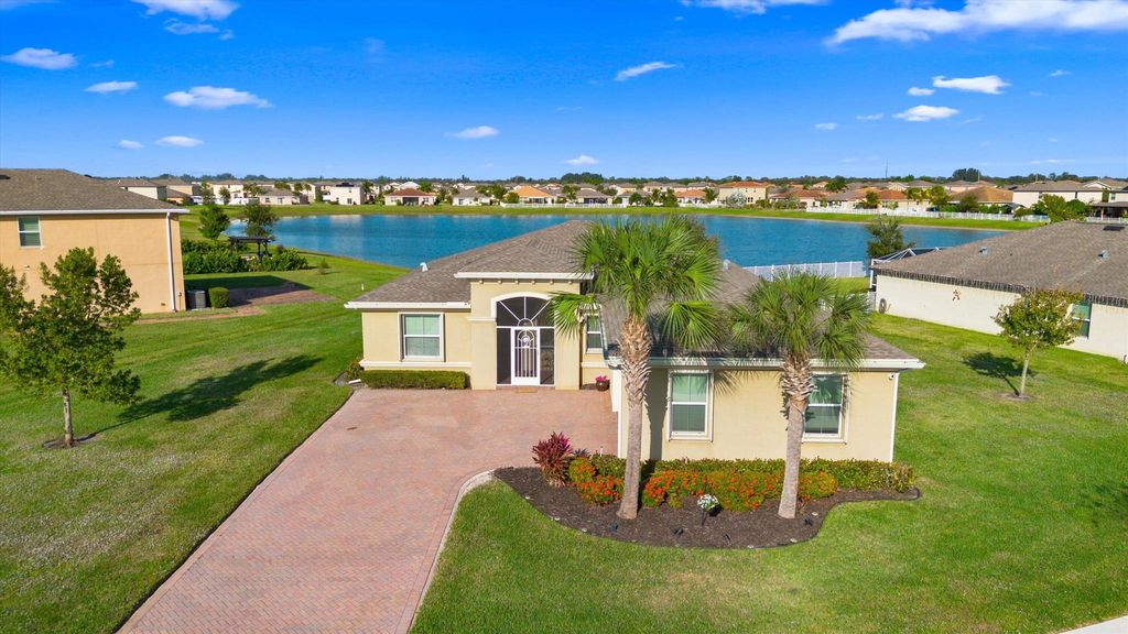 911 Bent Creek Drive, Fort Pierce, FL 34947