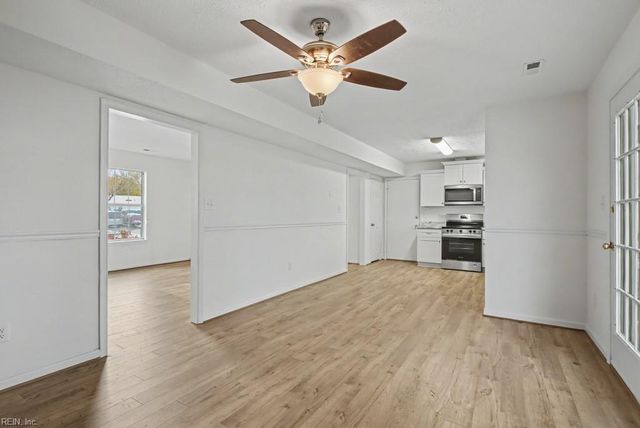 19 Rotherham LN, Hampton, VA 23666