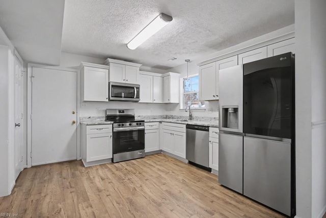 19 Rotherham LN, Hampton, VA 23666