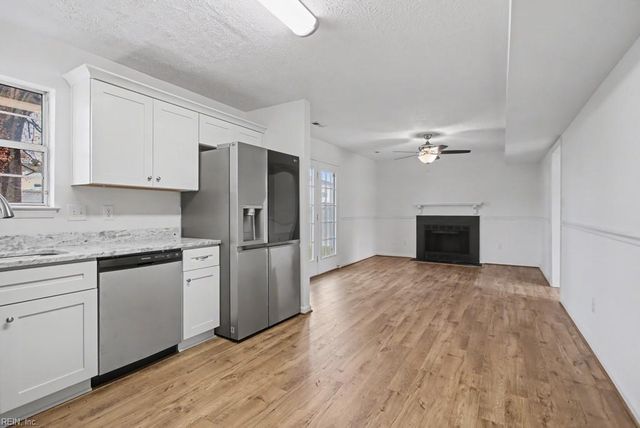 19 Rotherham LN, Hampton, VA 23666