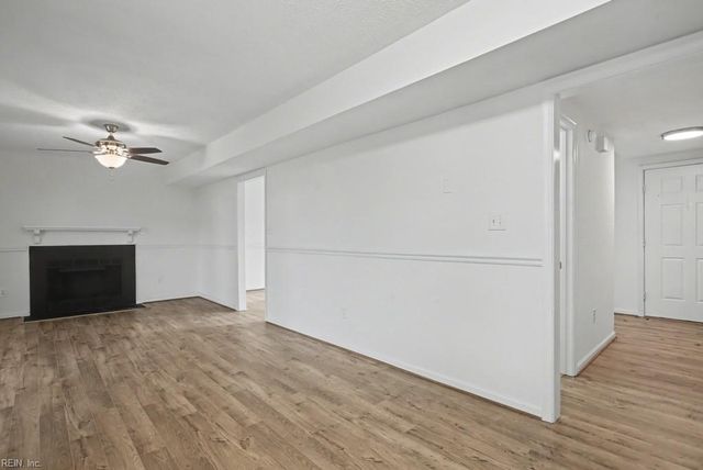 19 Rotherham LN, Hampton, VA 23666