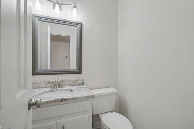 19 Rotherham LN, Hampton, VA 23666