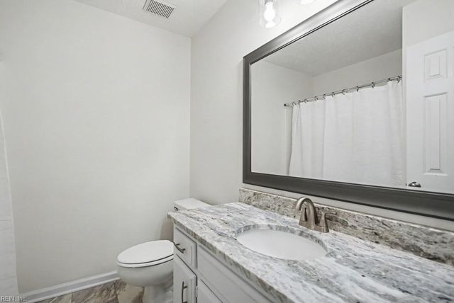 19 Rotherham LN, Hampton, VA 23666