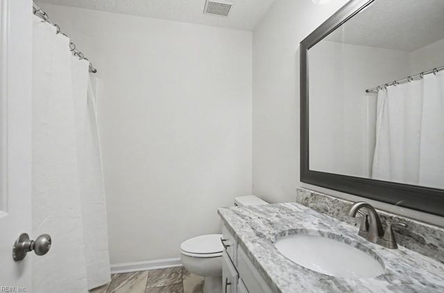 19 Rotherham LN, Hampton, VA 23666