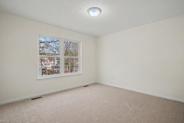 19 Rotherham LN, Hampton, VA 23666