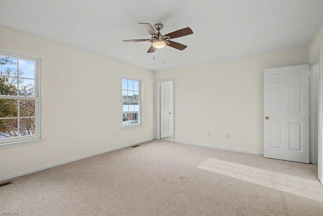 19 Rotherham LN, Hampton, VA 23666