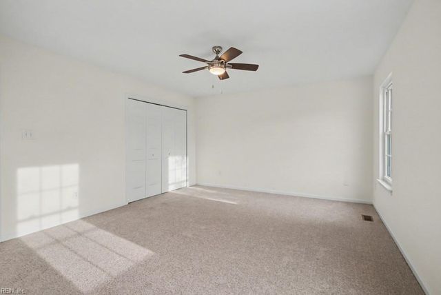 19 Rotherham LN, Hampton, VA 23666