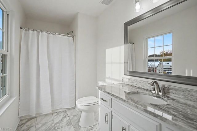 19 Rotherham LN, Hampton, VA 23666