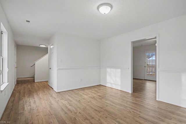 19 Rotherham LN, Hampton, VA 23666