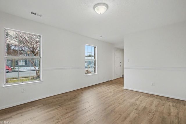 19 Rotherham LN, Hampton, VA 23666