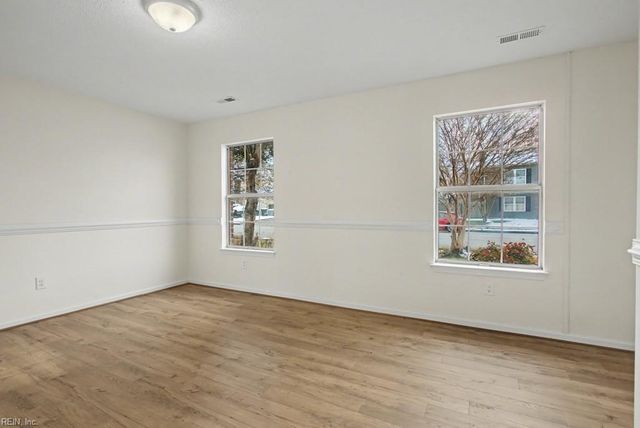 19 Rotherham LN, Hampton, VA 23666