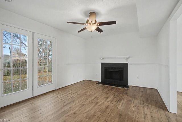 19 Rotherham LN, Hampton, VA 23666