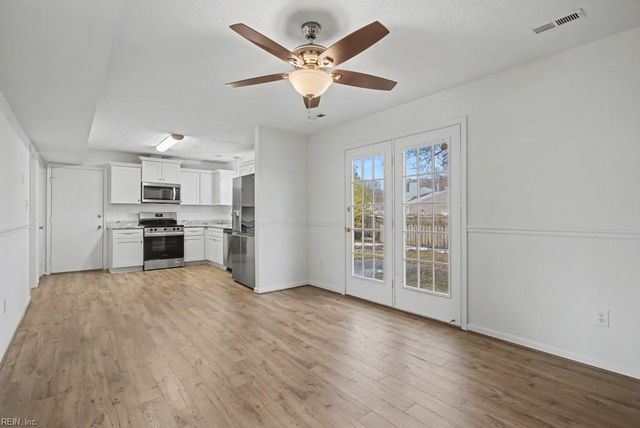 19 Rotherham LN, Hampton, VA 23666