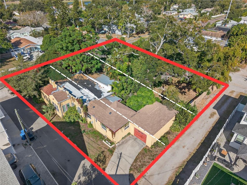 Image 3 of property listing at 1321 28TH STREET N, St Petersburg, FL 33713