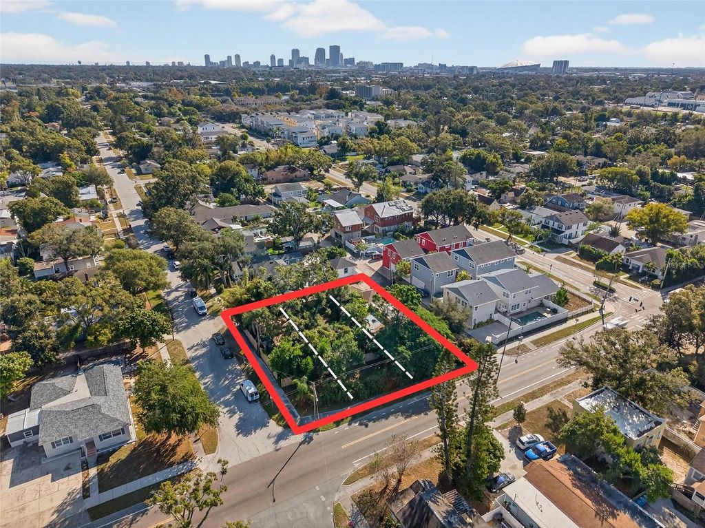 Image 5 of property listing at 1321 28TH STREET N, St Petersburg, FL 33713