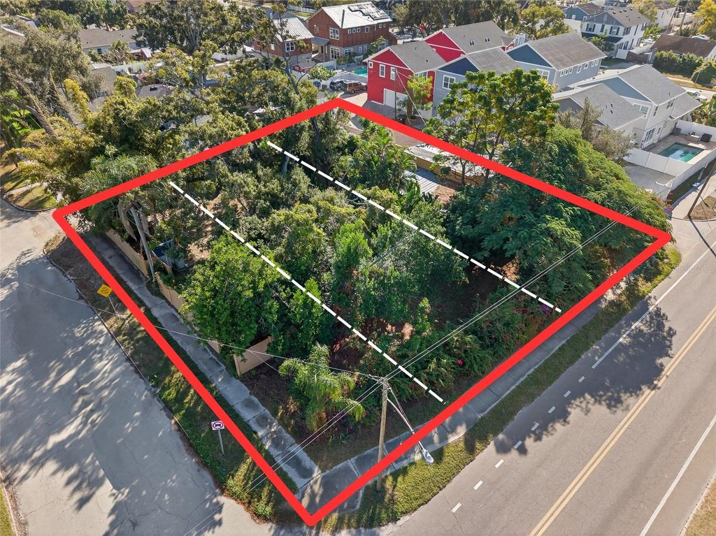 Image 6 of property listing at 1321 28TH STREET N, St Petersburg, FL 33713