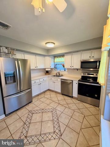 1155 SCHOOL HOUSE LN, Quakertown, PA 18951