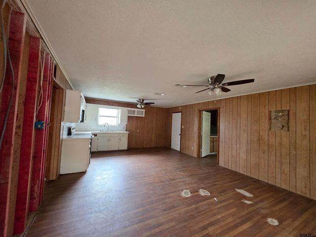 1886 Opossum Rd, Pittsburg, TX 75686