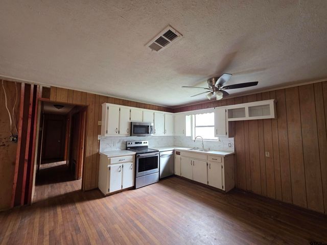1886 Opossum Rd, Pittsburg, TX 75686