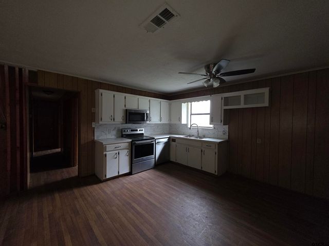 1886 Opossum Rd, Pittsburg, TX 75686