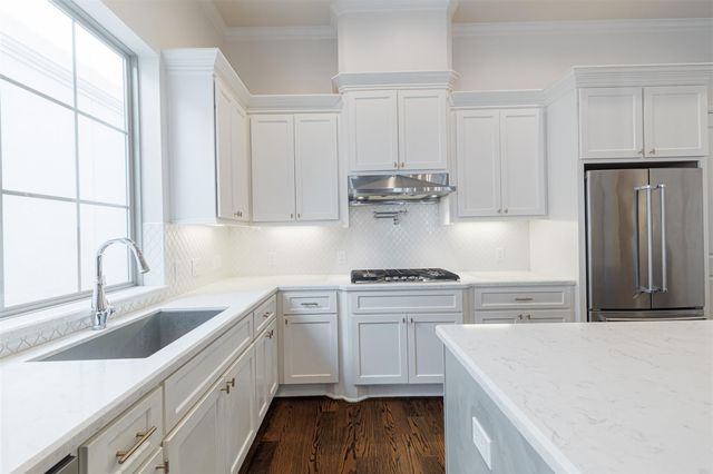 247 Green Boulevard, Shenandoah, TX 77384