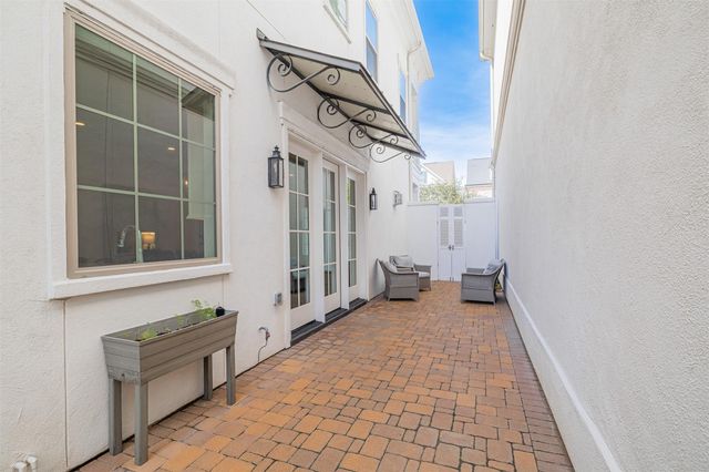 247 Green Boulevard, Shenandoah, TX 77384