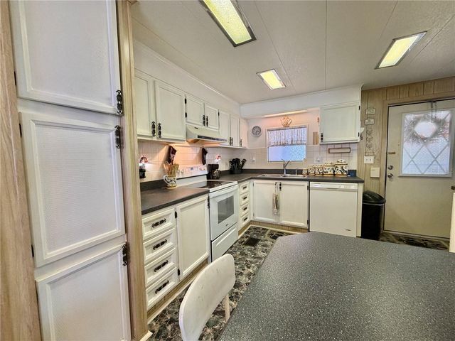 100 MARIGOLD STREET, Leesburg, FL 34748