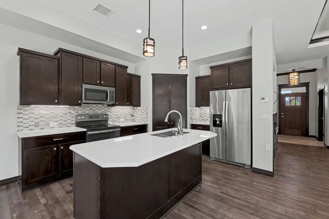 405 Karla Ave, Haysville, KS 67060