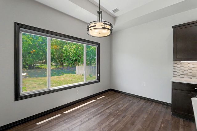 405 Karla Ave, Haysville, KS 67060