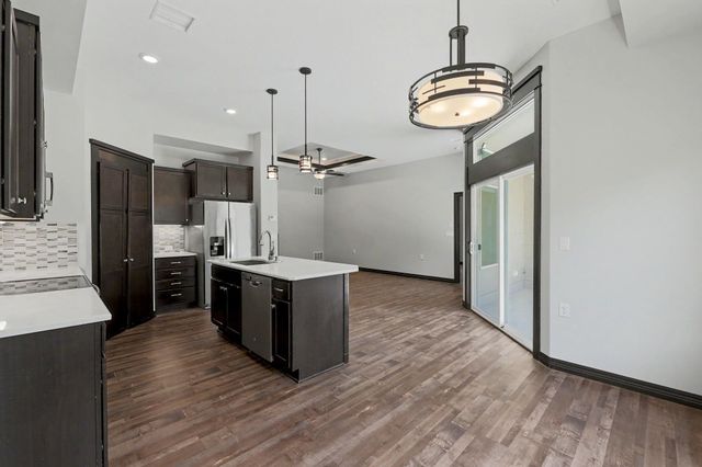 405 Karla Ave, Haysville, KS 67060