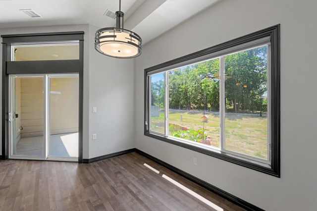 405 Karla Ave, Haysville, KS 67060
