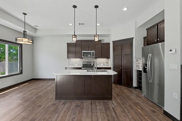 405 Karla Ave, Haysville, KS 67060