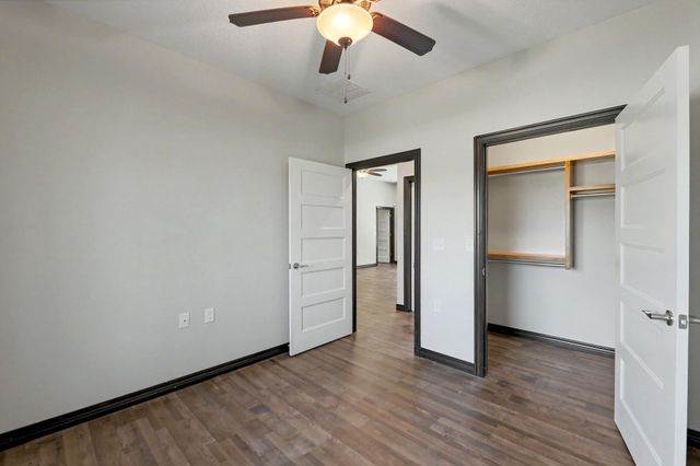 405 Karla Ave, Haysville, KS 67060
