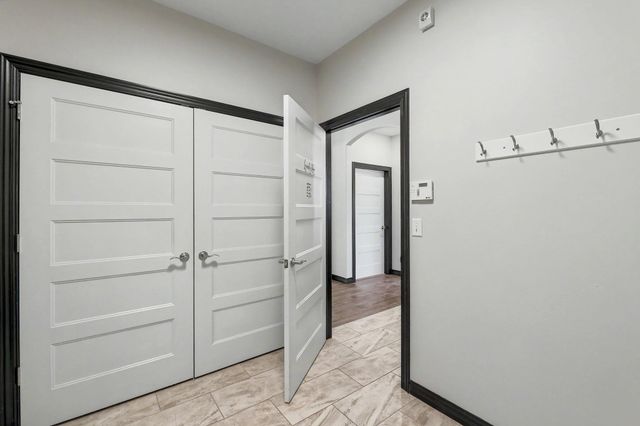 405 Karla Ave, Haysville, KS 67060