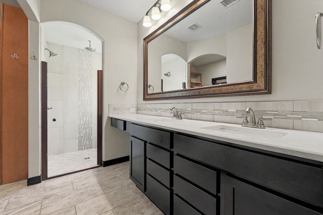405 Karla Ave, Haysville, KS 67060