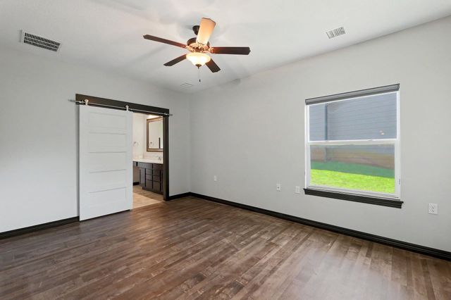 405 Karla Ave, Haysville, KS 67060
