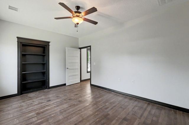 405 Karla Ave, Haysville, KS 67060