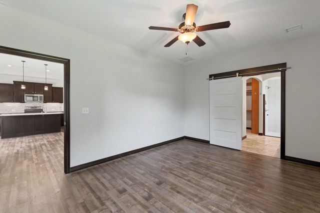 405 Karla Ave, Haysville, KS 67060